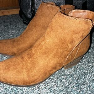 Only Worn Once Brand New Bought The Wrong Size. They are size 11, comfortable.